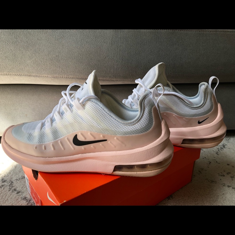 Nike Air Max Womens Size 7.5 EUC
